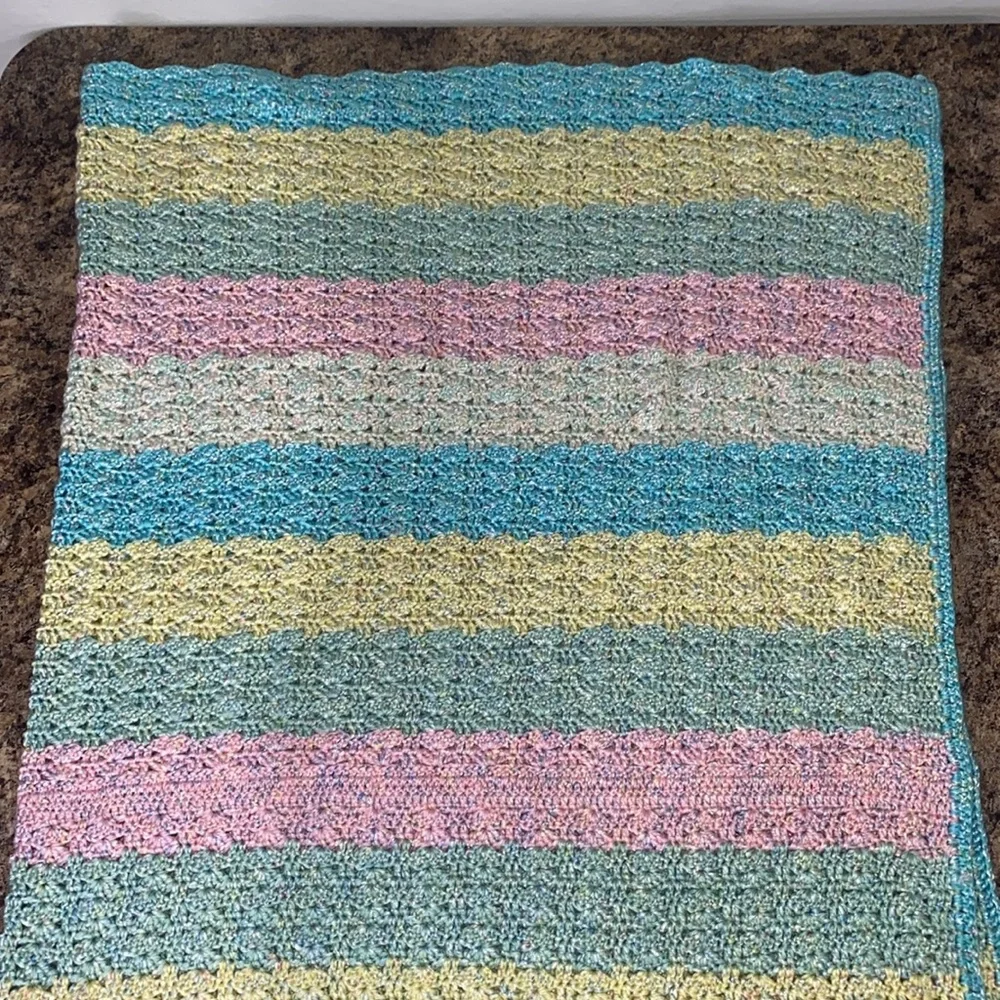 Handmade Pastel Stripped Crochet Baby Blanket Scalloped Trim 40”x40”